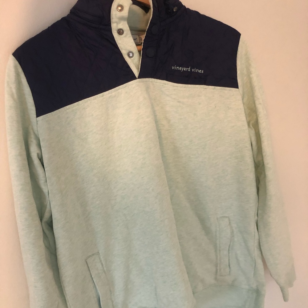 Vineyard vines sweatshirt with built in hood